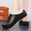 Szef Chef Shoes Men Slajdes Trendy Ultralight Eva Slipper Wygodne kobiety pielęgniarki butę zatykania na mokasyna letnie sandały męskie 240401