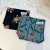 Kozmetik Çantalar Bayanlar Debriyaj Makyaj Kılıfı Ruj Tampon Sıhhi Pad Koruma Kart Tutucu Çiçek Nakış Makyaj Çantası Seyahat