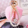 Keychains Lanyards Fashion Faux Fluffy Crystal Bottle Bow Pompom Keychain Pearl Chain nummer 5 Kvinnor Handväska bil Key Chain Ring Keychains smycken