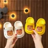 Sandálias de dois estilos de bebê sapatos de verão fofo sandálias de bebê banheiro da praia meninos meninos anti-escorregadores sandálias infantis recém-nascidas T240415