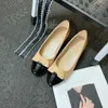 デザイナードレスチャンネルシューズラグジュアリーサンダルファッション分厚いかかとのスリングバック女性バレエフラットボートシューズアプリコット靴底フランスのローフラット本物の女性革