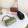 Кожаные сумки на плече Bottegeneta Designer Bags 2024 Spring New Women Fashion персонализированная тканая наволочная сумка Высококачественное одно плечо имеет логотип HBG2JQ