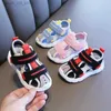 Sandali estivi sandali per bambini per ragazze ragazzi morbidi panni di stoffa per bambini scarpe alla moda per bambini sandali da spiaggia scarpe da bambino t240415