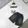 Varumärke Baby Tracksuits Summer Suit Kids Designer Kläder Storlek 90-150 cm Front och bakre logotyp Printing Boys T-shirts och denimshorts 24 April