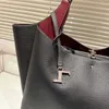 Nieuwe hoogwaardige lederen tas Designer Tassen Tote handtassen Lady T-Letter Grote werkzakken Heren Casual handgreep Beachtas 240415