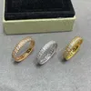 Designer Van 18k Gold Diamond Pierścień dla kobiet Rose Pure Silver wąskie wydanie Instagram Light Luksus i unikalny design z wysokim poziomem zmysłowym T4HC