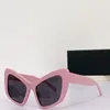 Solglasögon 2024 Stylish Panda Eyes for Women Män Hållbar Gradient Cool Frame Designer Leisure Party Style UV400