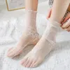 Femmes chaussettes d'été ultra mince florale sexy filament transparent glace filament tube long dentelle coréenne dentelle cristal lolita