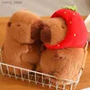 Poux en peluche capybara jouet en peluche kawaii animaux en peluche capybara moelleux avec bracelet de tortue de fraise.