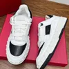 Trainer Couple de créateur Valenstino Sneakers Sports Tenche à la mode Chaussures à la mode Fashion Européenne expédiée avec du cuir extérieur Couleurs Femme Shoe