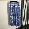 Defina o padrão de porcelana branca azul padrão de tira de sutiã sexy+alta cintura plissada saia