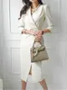 Aoaiiys vit klänning för kvinnliga klänningar kontor lady vneck tre kvarts slitsben lång koreansk mode elegant sommar 240415