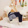 猫のための犬のアパレルペット服の縞模様の濃厚な冬の服牽引リングと偽のツーピース4本足の猫