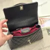 Black Caviar Leather Calfskin Top Co Handle Mini Shoulder Bags Classic Quilted Flap Purse med Red Hand Totes stor kapacitet utomhusväska med serienummer 22cm