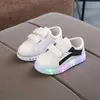 Sneakers 2024 New Childrens Sneakers Kids Fashion White Non-slip Casual Shoes Boys Girls Sneakers Toddler LED Light Shoes Outdoor Shoes T240415
