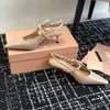 MM Designers Women Brand Buty luksusowe spiczasty palec wieczorowe buty imprezowe Kitten Obcasbacki skórzane pompki sandałowe sandały