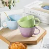 Tassen 330 ml niedliche kreative Stufe Becher Keramikwasserbecher Süßigkeiten Farbe Retro -Stil High Beauty Frühstück Milk Kaffee