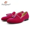 Повседневная обувь Piergitar Five Color Men Men Velvet Fashion Leather Tassel Loafers Свадьба и вечеринка мужская квартира плюс