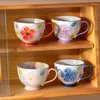 Tasses à grande valeur de fleurs peintes en céramique vitrée en céramique tasse de café grand petit-petit-petit-déjeuner à thé de thé de lait de lait avec manche cadeau usage