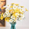 Fleurs décoratives 5pcs Bouquet de fleurs blanches artificielles Bouquet DIY VASE GARDIN LIVRE DÉCORATION DÉCORI