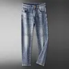 Jeans de grife para homens de luxo de luxo Primavera/verão Jeans masculinos Slim Fit final Elastic versátil azul calças de pernas retas todas as estações calças de moda