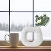 Vases White Ceramic Vase Square Hollow pour décor minimalisme Style de mariage Dîner Table Party