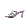 Hausschuhe INS Design Violet Leder Frauen Daisy Dekor schmale Gurt Sommer -Prom Pumps Beige High Heels Mädchen Party Folien Femmes