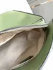 Lyxiga avslappnade axelväskor för kvinnor onlinebutik kudde geometri väska skarv liten fyrkant handhållen en axel diagonal med original logotyp