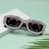 Lunettes de soleil 2024 Verres de soleil carrées hommes femme féminin de magasinage extérieur stores diamants conduisant les lunettes rétro Rétro ovale UV400