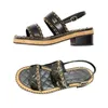 Klassisk mästare Made Luxury Sandale med Box Justerbara remmar Casual Wedges For Woman Black Bekväm metallkedjor Peep Toe Women Shoes