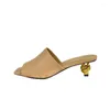 Slippers Stretch Woven Leather Fretwork Heel Woman Slipper Open Toe Solid Runway Mule Strange Gold Designer Party Sandal