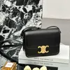 Дизайнерские сумки высокого класса для Celli Women Leather Tofu Bag Новая универсальная женщина поперечной коробочка с высоким уровнем плеча.