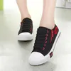 Scarpe da fitness Donne Sneaker 2024 Fashion Zipper Red Lips Tela bassa top per allenatore bianco piatto piatto piatto Tenis Feminino