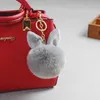 Nyckelringar Lanyards Ny söt fluffig kaninleksaker Ear Keychain Rabbit Key Chain Fur Woman Bag Charms Keyring Pom Car Pendant Pompom Holder smycken