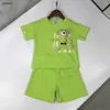 豪華なベビートラックスーツポケット人形ベアデザインサマースーツキッズデザイナー服サイズ90-150 cm男の子のTシャツとショートパンツ24april