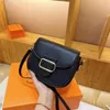 2024 Mini Light Luxury Brand Women's Crossbody Bag 7 Kleurleer Materiaal Letter Logo Hoge verschijningsniveau Handtas Stijl Nieuw