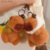 Poux en peluche capybara jouet en peluche kawaii animaux en peluche capybara moelleux avec bracelet de tortue de fraise.