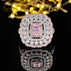 Bröllopsringar Silver Color Designer Pink Multi Princess Cut Zircon Engagement Ring for Women Finger Lady Party Gift R4993