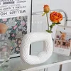 Vases White Ceramic Vase Square Hollow pour décor minimalisme Style de mariage Dîner Table Party