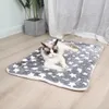 Lit en flanelle pour animal de compagnie de chien de chien Cat épaississant la couverture de sommeil pour chiot chaton pour les petits grands chiens tapis 240410