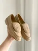 2024 NOUVELLE BRANGE FEMMES Classic Fashion Designer en cuir en cuir Vérifiez les chaussures de robe surélevé