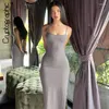 Abiti casual estivi spaghetti cinghia maxi vestito vestido solido sexy back taglio di abiti da club lunghi senza schienale per donne