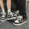 Casual skor. Kvinnor män retro y2k grå hiphop punk skateboard mode sneakers par studenter utomhussporter