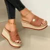 Yaz Kamaları Terlik Platformu Yüksek Topuklu Kadınlar Terlik Bayanlar Dış Ayakkabı Temel tıkanma kama flip flop sandaletleri 240412