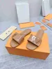 10a Top Quality Designer Slippers Flog FlAt Woman Shake Man Sandal Mule Metallic Lambs Digne de cuir brillant High Luxury Talage Bouffle rembourrée Slippers Spille Slides A9