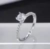 2024 LUXURYS Designer Jewlery For Women Proste zmysł Sterling Srebrny Ringklassic Six-Claw Diamond Designer Pierścień urodzin
