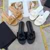 Berühmte stilvolle Sandalen Designerinnen Frauen Pantoffeln Beige schwarze Kamelien Blume Gummi Kausaler Slipper Designer Luxus Mode Pool Beach Tanga Slides