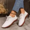 Casual Schuhe Sneakers Frauen Flat Plattform Slipper Schnüren runde Zehen weibliche Leder Wohnungen Trend Spring Designer Mom Sportschuh Sportschuh schnüren