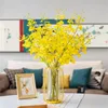 Decoratieve bloemen 10 pc's gele kunstmatige bloemendecoraties voor thuiskantoor en trouwscène Silk Bouquet