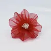 Fleurs décoratives 10pcs / lot 6 cm Maillage à la main Organza Rose Hored Fleur artificielle tête de robe de mariée Chapeaux de coche Décoration de couvre-chefs